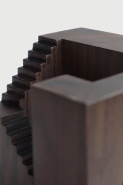 Ethnicraft Rosewood Cube Sculpture -Trit Houses Shop 27114 UME Cube sculpture ROSW NTRL 15h det web