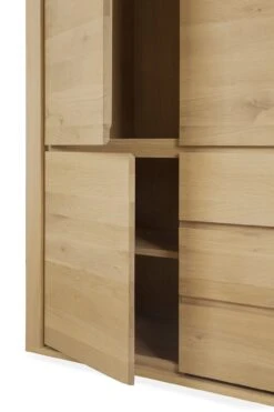 Ethnicraft Oak Shadow Dresser - 3 Doors/3 Drawers 16 Ethnicraft Oak Shadow Dresser - 3 Doors/3 Drawers -Trit Houses Shop 51185 Shadow dresser det02 cut web