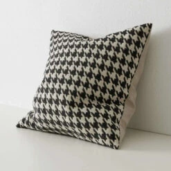 Giovanni Cushion -Trit Houses Shop 9nDSKqXaSZXrwP3Bep5f 8tJUVmbn6cHTFKVNKywvxM