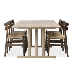 SH Shaker Dining Table -Trit Houses Shop BM1837 kollektion soeren holst shaker spisebord med BM1 roeget eg stole