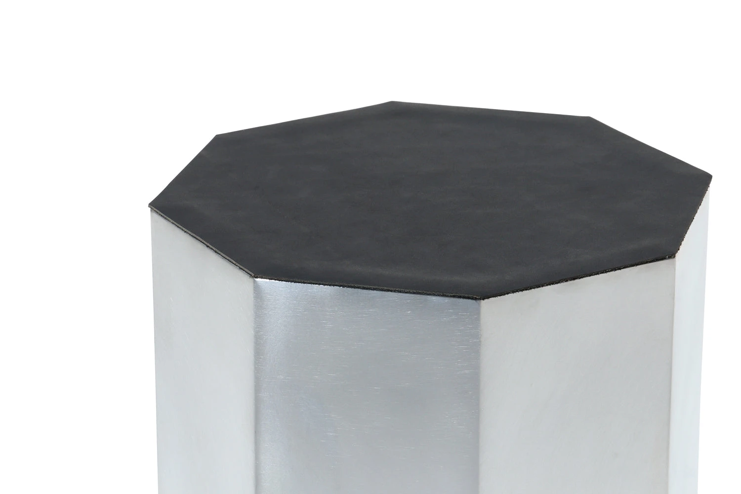 Hekalow Side Table 3 Hekalow Side Table - Image 3