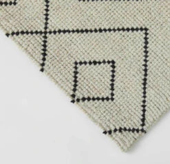 Makalu Rug -Trit Houses Shop tri g17 1 017 feather 03 743d0f69 5d32 46ca 9edb 5ca03c2285ff